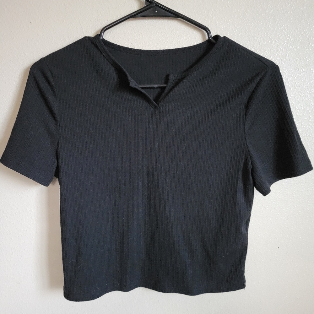 MOTF- black vneck crop top